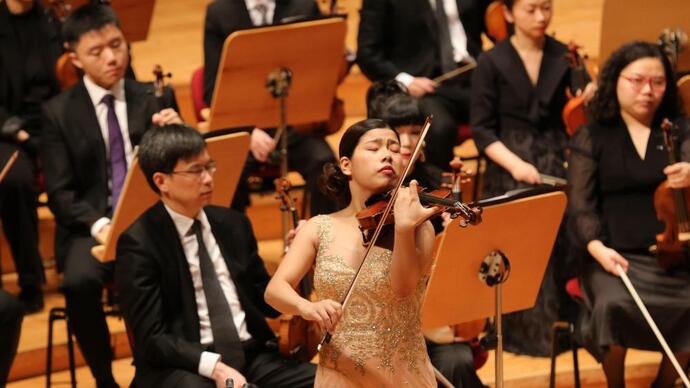 "00后"小提琴新秀吉本梨乃亮相夏季音乐节:上海帮助我实现了梦想