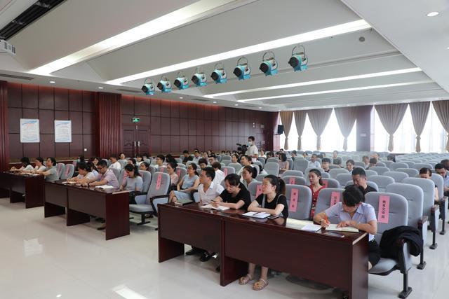 渭南高新区举办政务商务礼仪知识讲座