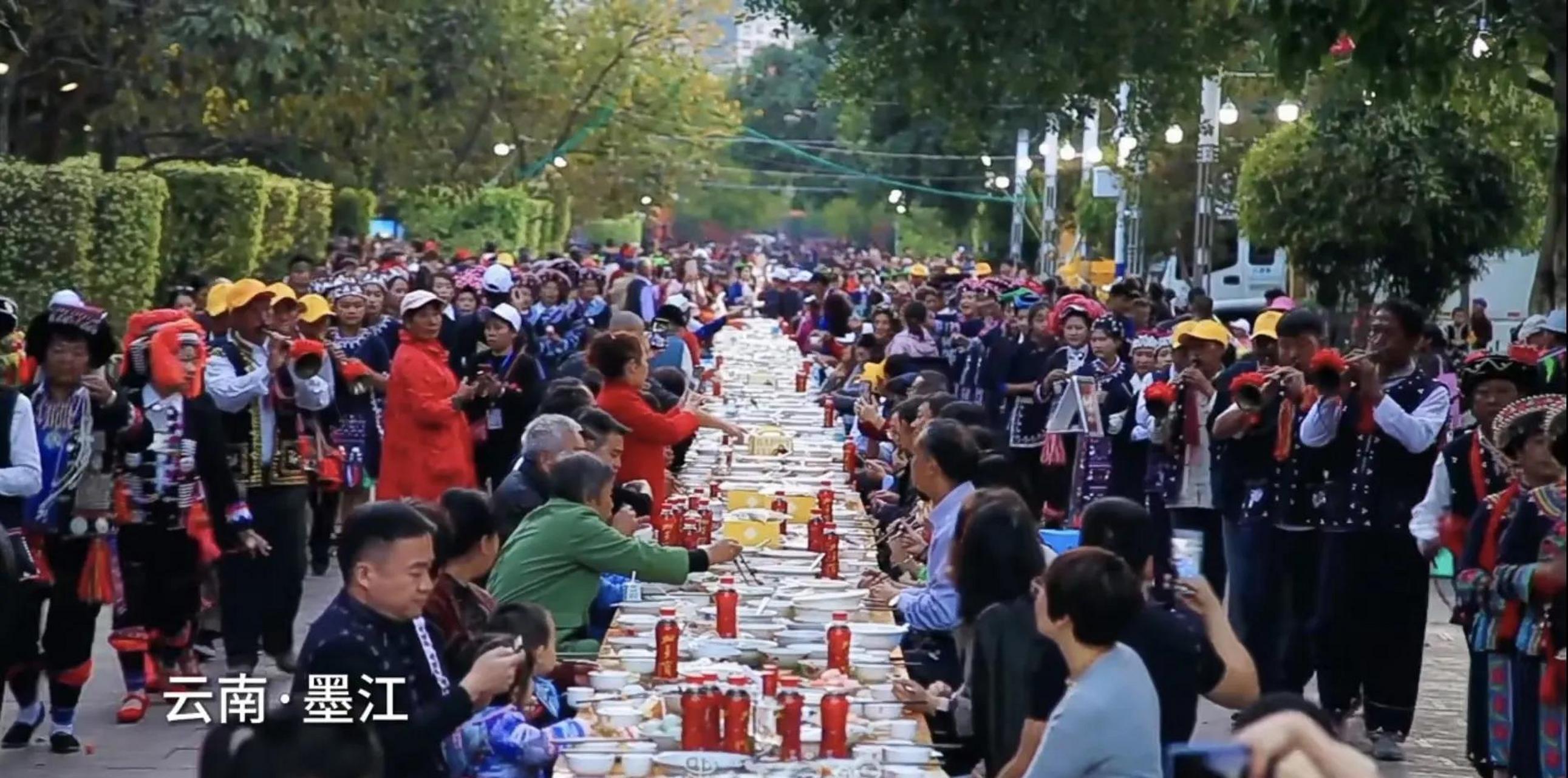 万人长街宴,大乐透打起来[呲牙]