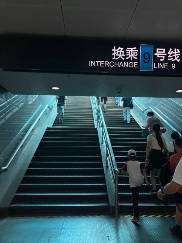 热到41℃!上海地铁最"恐怖"的换乘通道,已经十年了