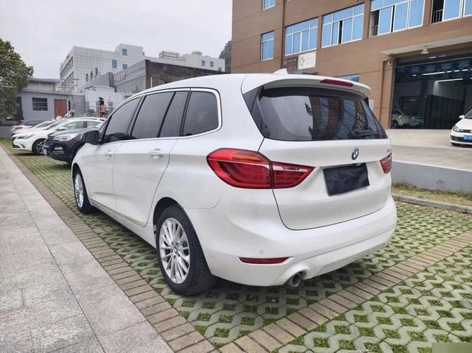 宝马2系旅行车以其mpv式的外观设计脱颖而出.