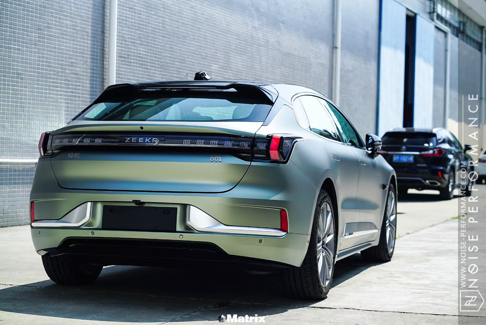 极氪001矩阵改色膜超哑灰绿,质感非你所想
