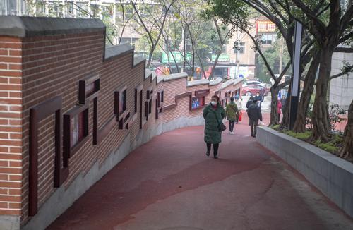 新春走基層|昔日亂停車壩子變身街心花園 老舊小區居民喜說改造幸福感