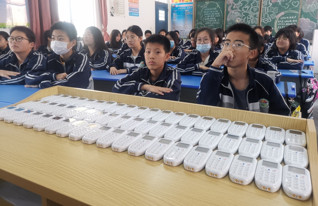 "三山中学英语老师翁文星表示英语学科中考增加了人机对话测试,而且会