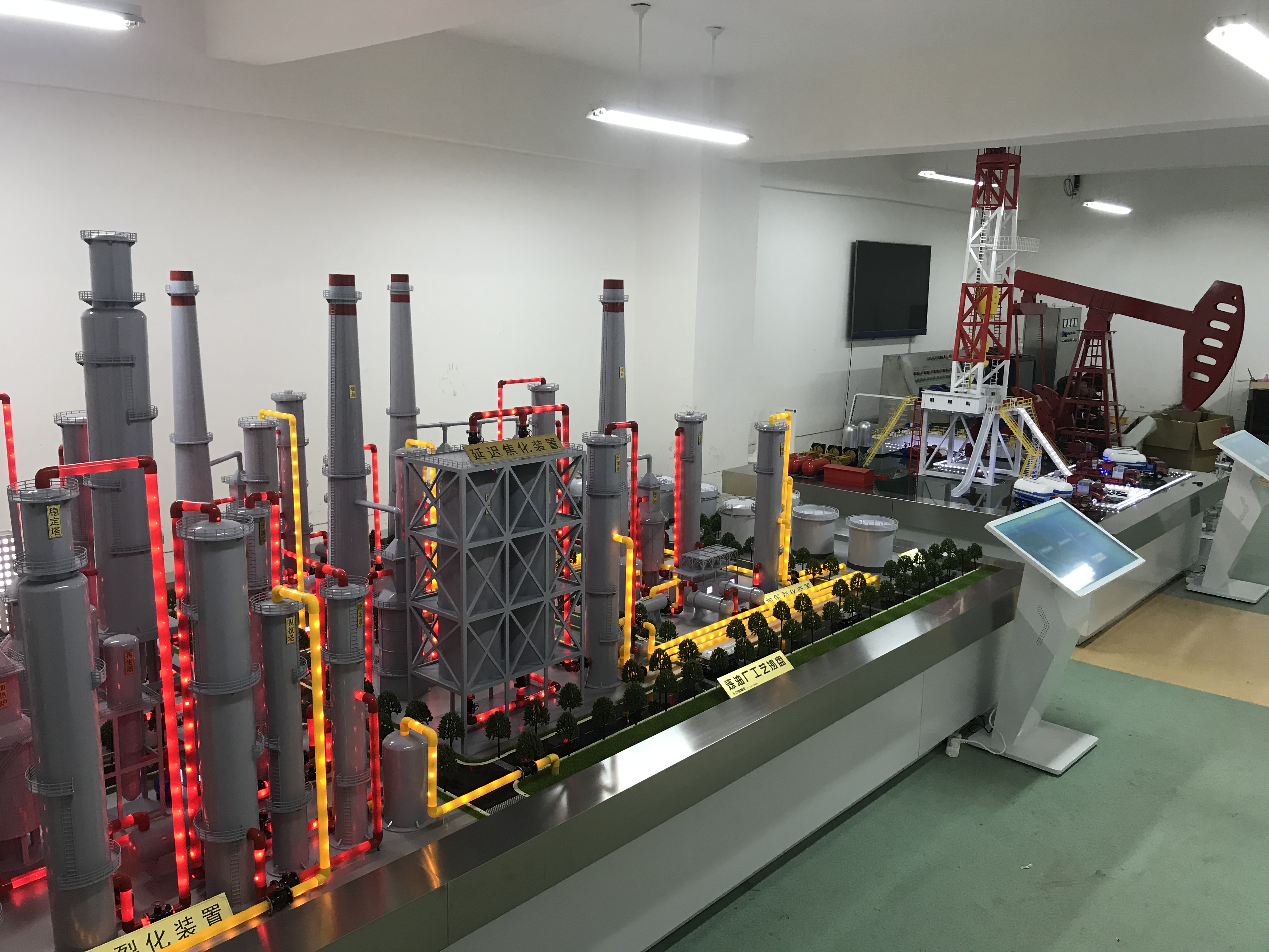 炼油厂工艺沙盘模型展示,采用多媒体控制,声光电演示一体化展示
