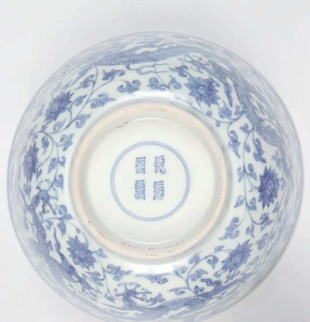 故宫收藏的明中期瓷器底足与款识特征概览