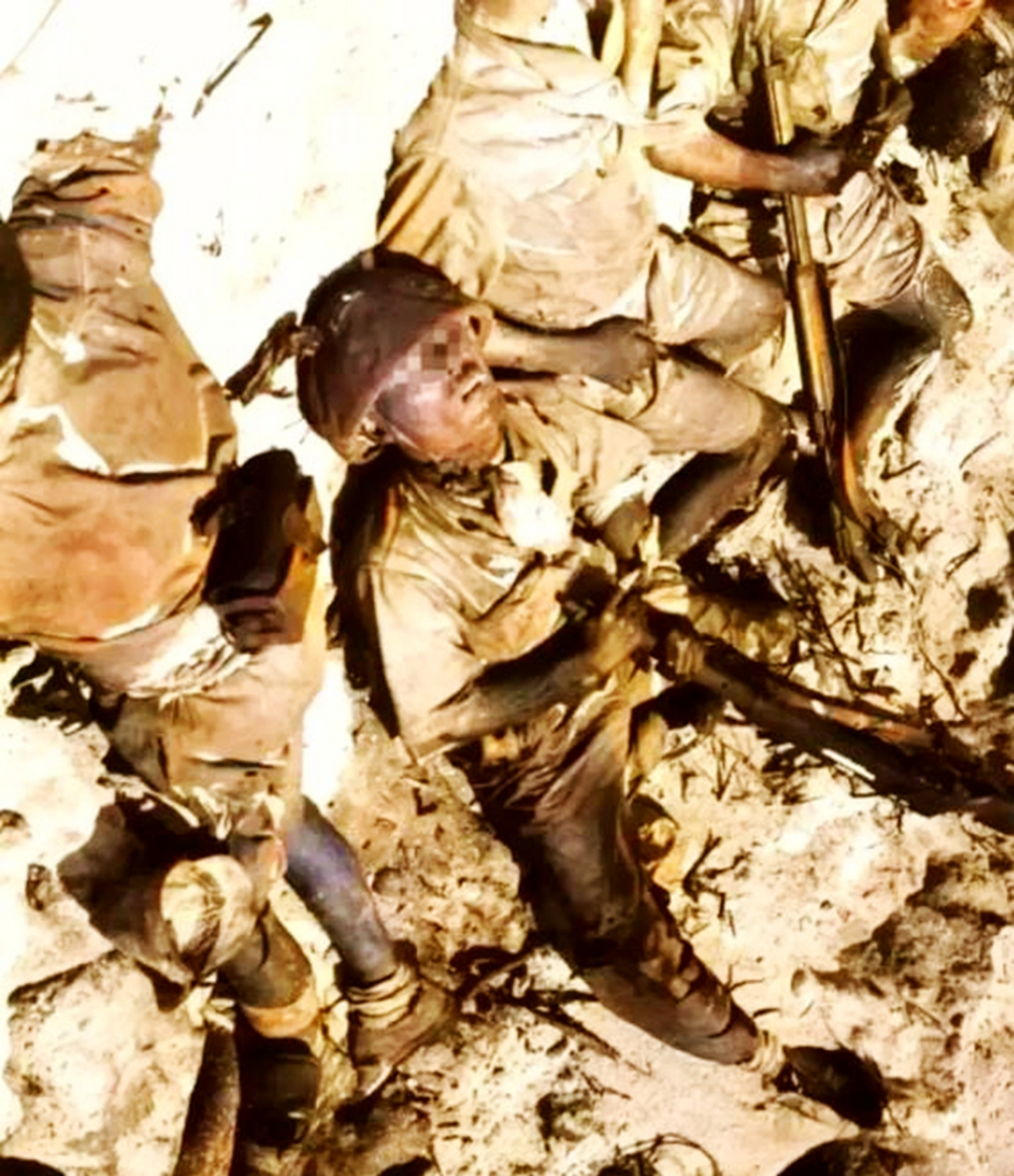 1945年硫磺岛战役,美军用m2喷火器攻击日军!