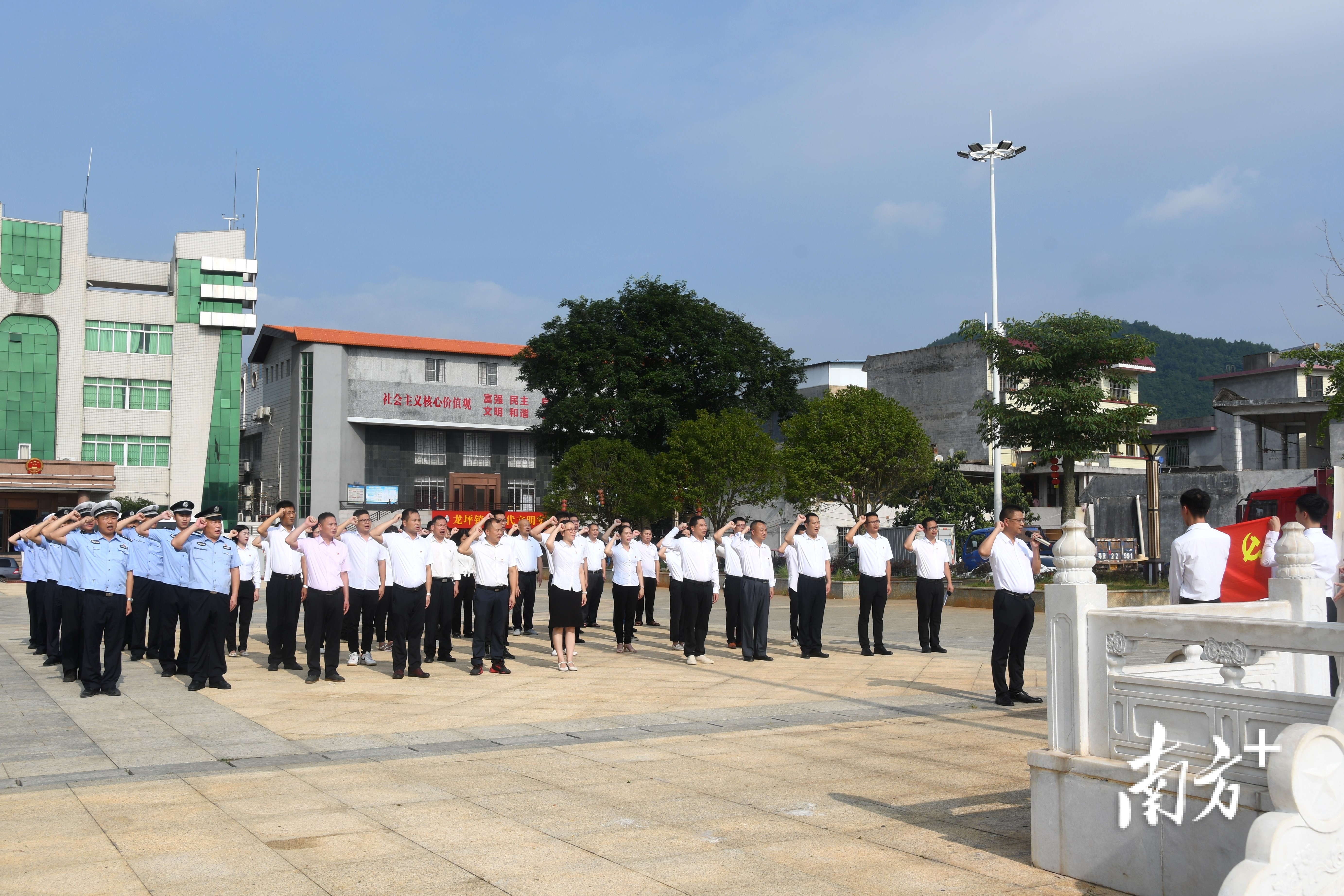 连州龙坪镇庆"七一"颂党恩