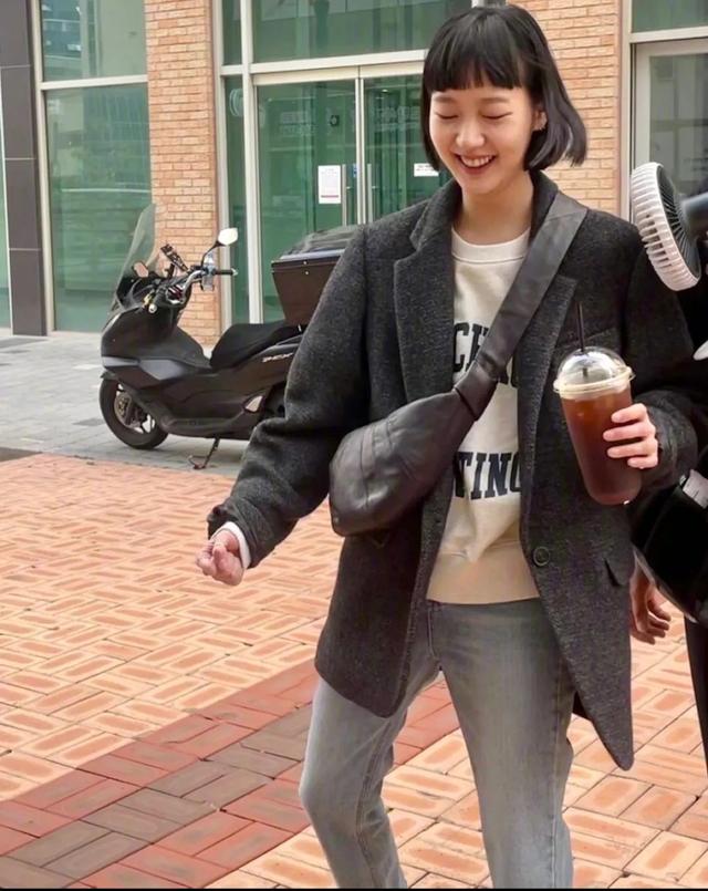 韩星街拍|单眼皮女星中的天花板?金高银也太会穿了