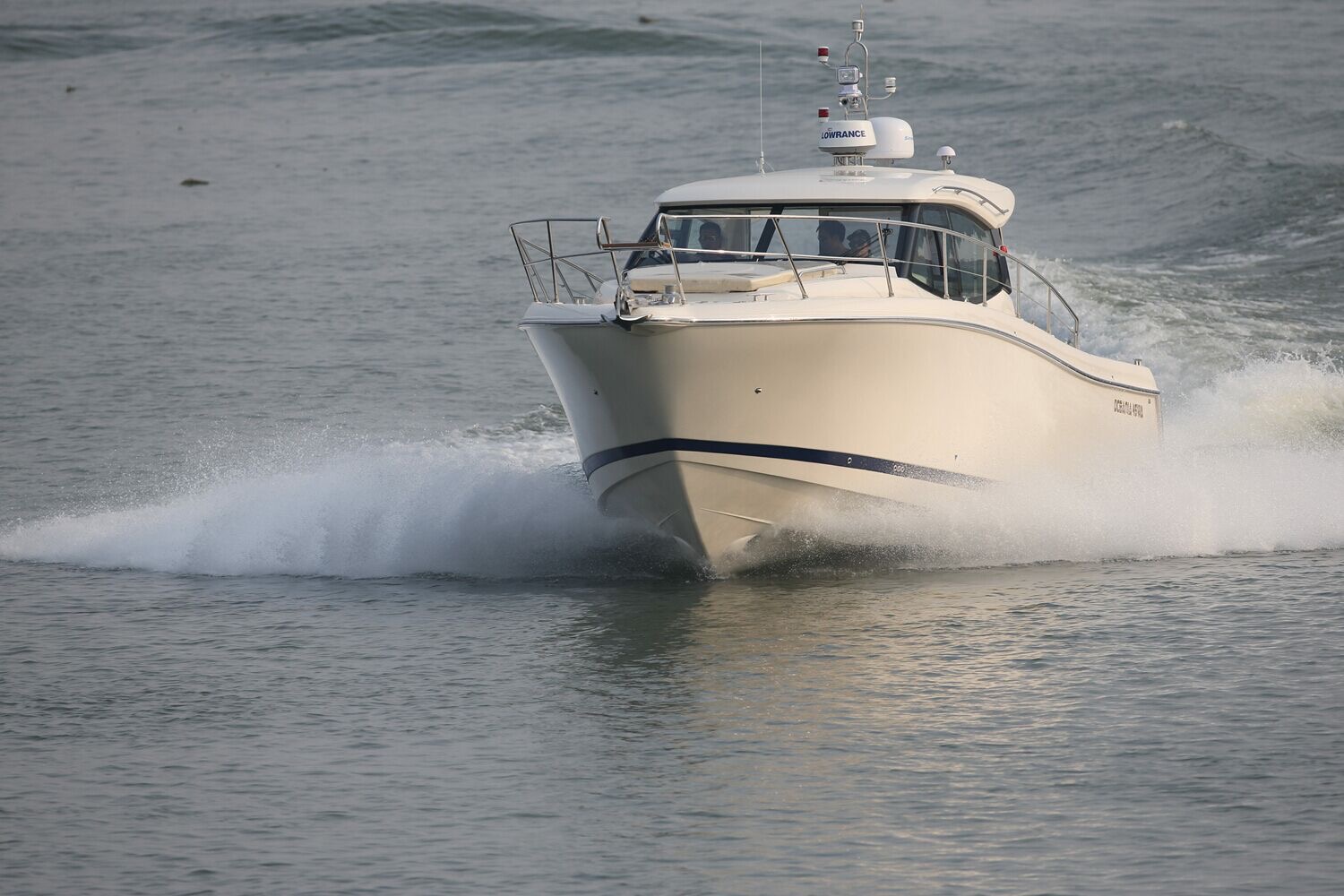 中国船东的定制的36尺钓鱼艇,价格约100万人民币