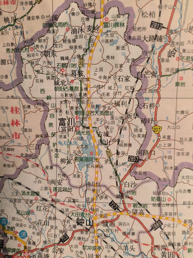 全国重点镇——贺州市富川县莲山镇1社区,11村,常住人口2万人