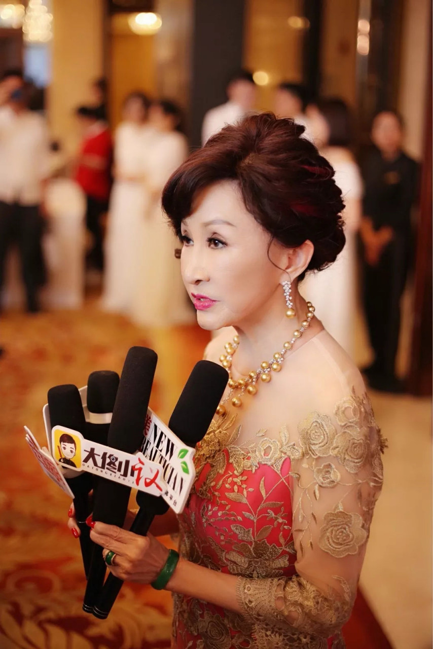 现代美妆开创者郑明明聚焦"美肤".