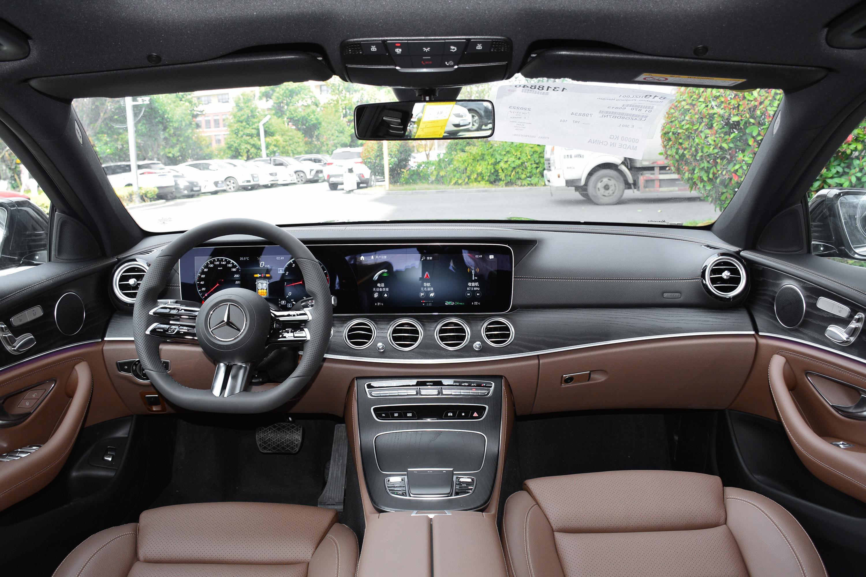 奔驰e300内饰是木头的吗