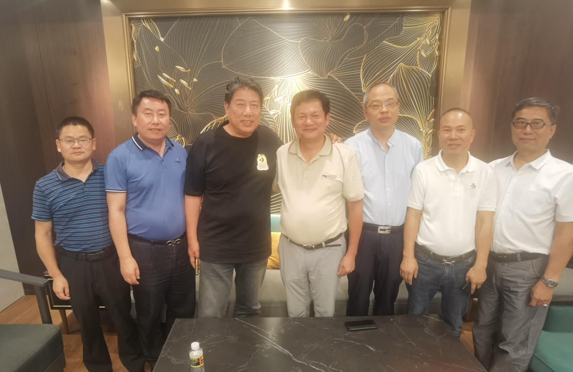 台湾知名人士张道宇先生莅临海南省农村产权交易综合市场考察