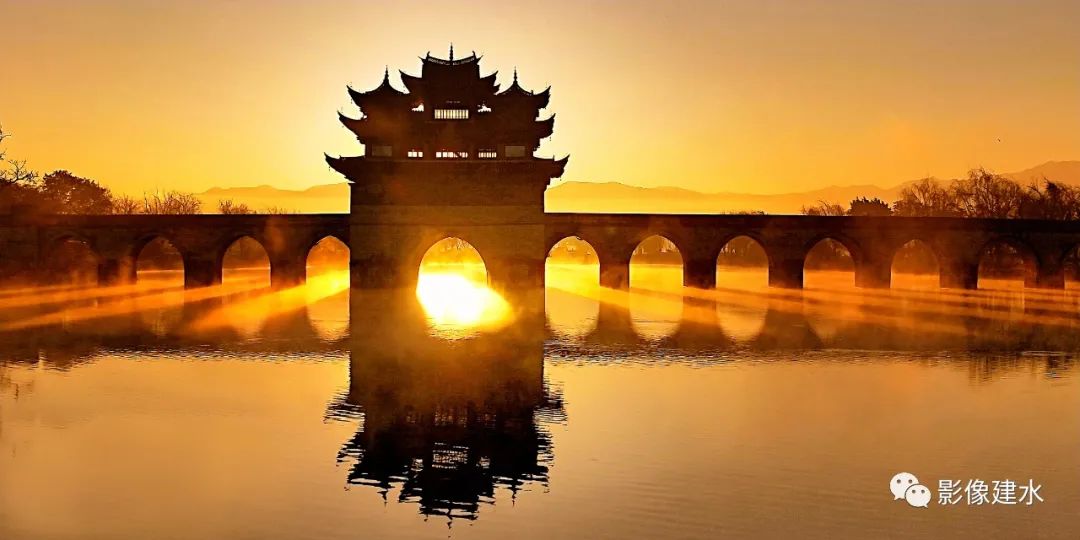 惊艳建水金光穿洞美景刷屏人民日报人民网等多家央媒报道