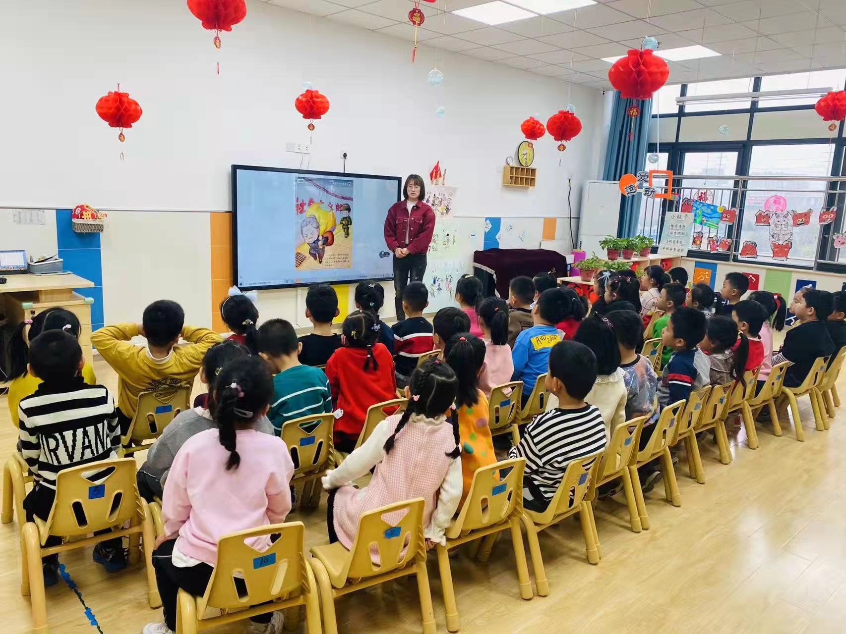 濟南幼高專幼教集團軒易國際城幼兒園:三月春風天地秀 雷鋒精神精神