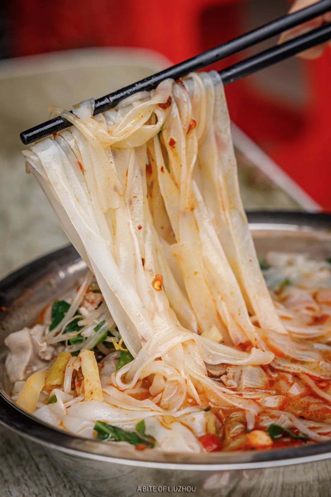 巷口|广电小区这家河池煮粉,为什么下午1点半还在排队?