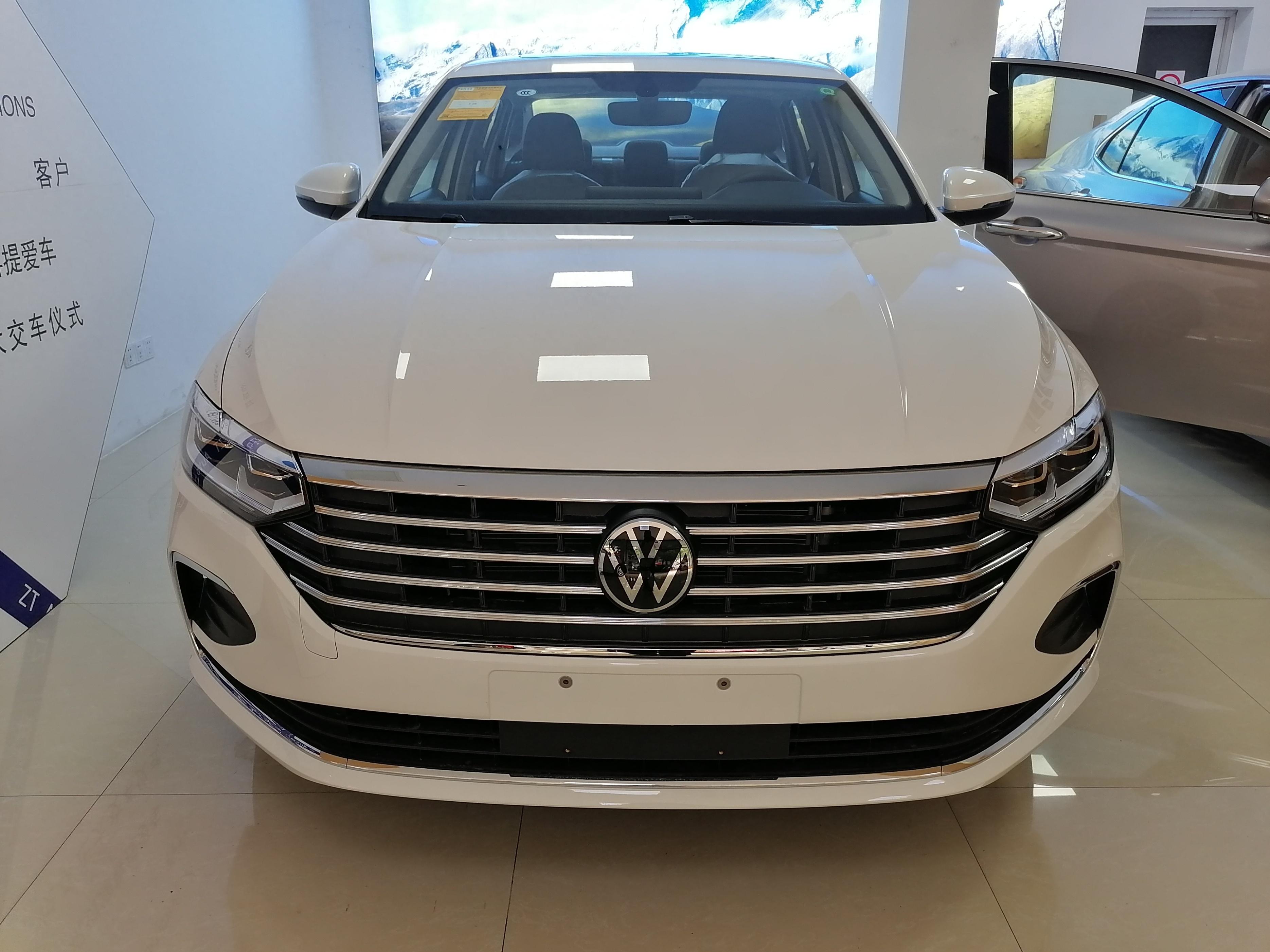 2016年10月出厂的1,6手动档大众朗逸二手车值多少钱?