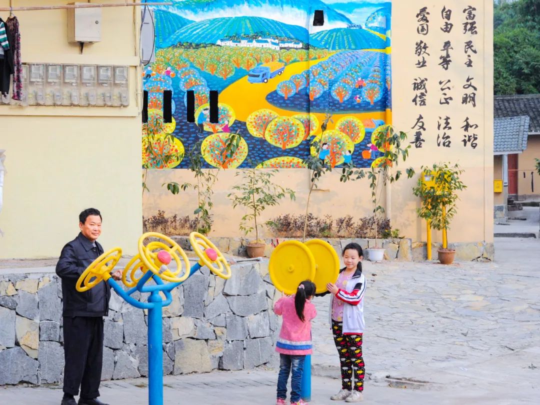 艺术赋能激活乡村振兴"一池春水"璧山生态美,产业兴,农民富的黄瓜山村