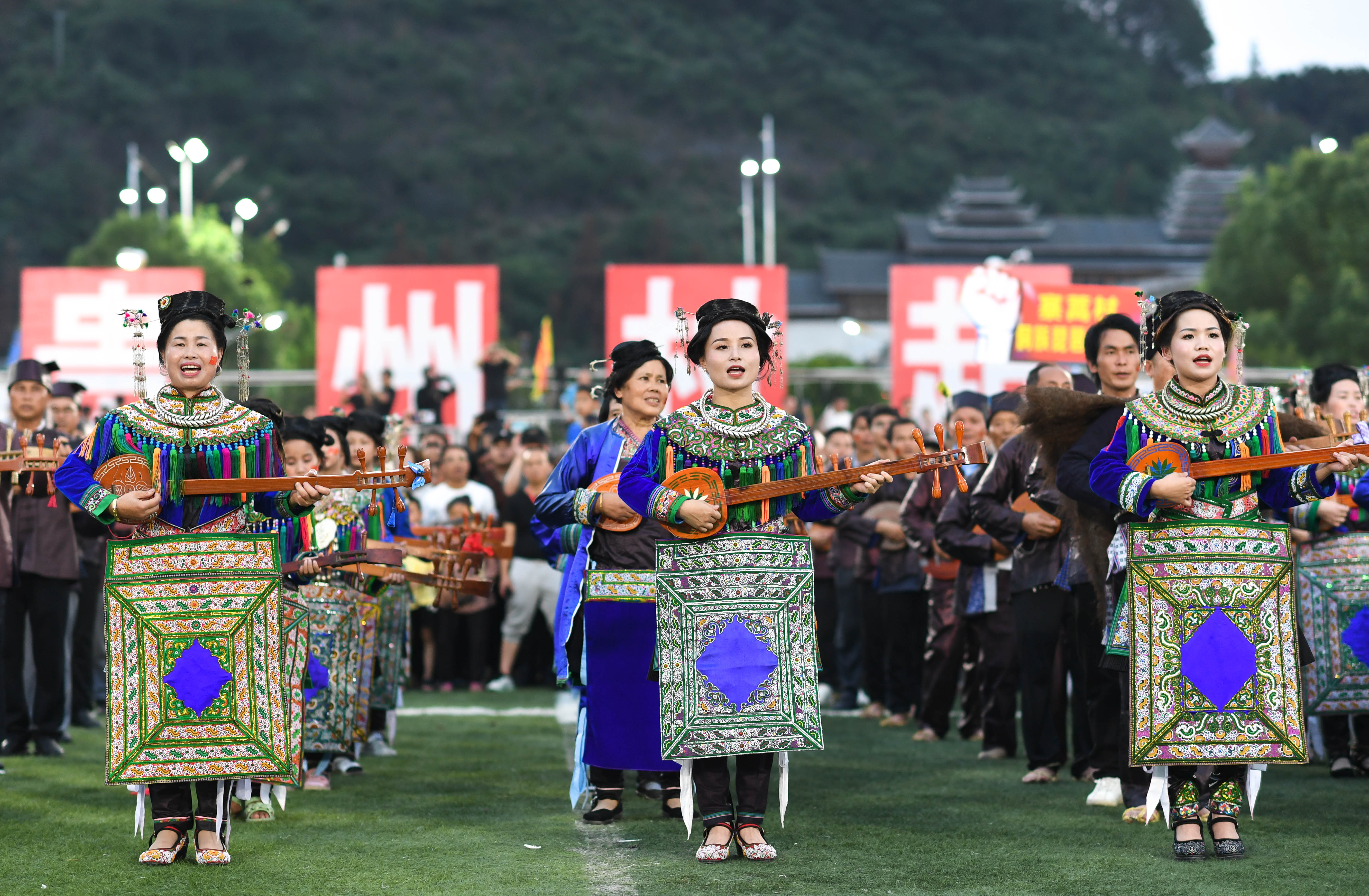 贵州"村超"上演"最炫民族风"