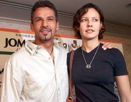 55岁巴乔近况:头发全白了!身材发福,多次赴华捞金,皈依佛门