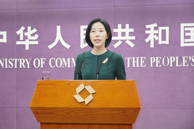 商务部财务司副司长,新闻发言人束珏婷 澎湃新闻记者 周頔 摄