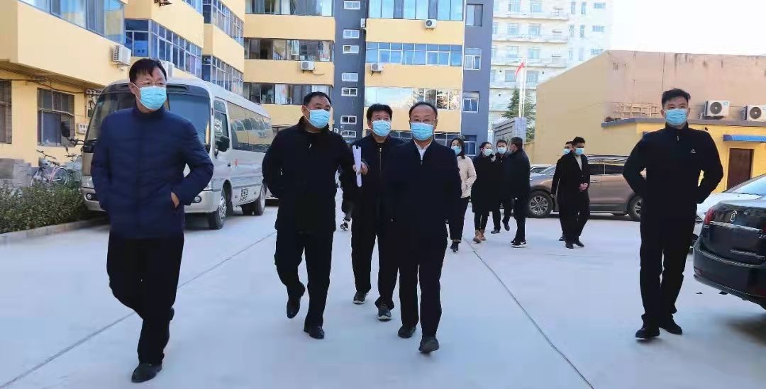 梁忠林带队督导检查创卫工作