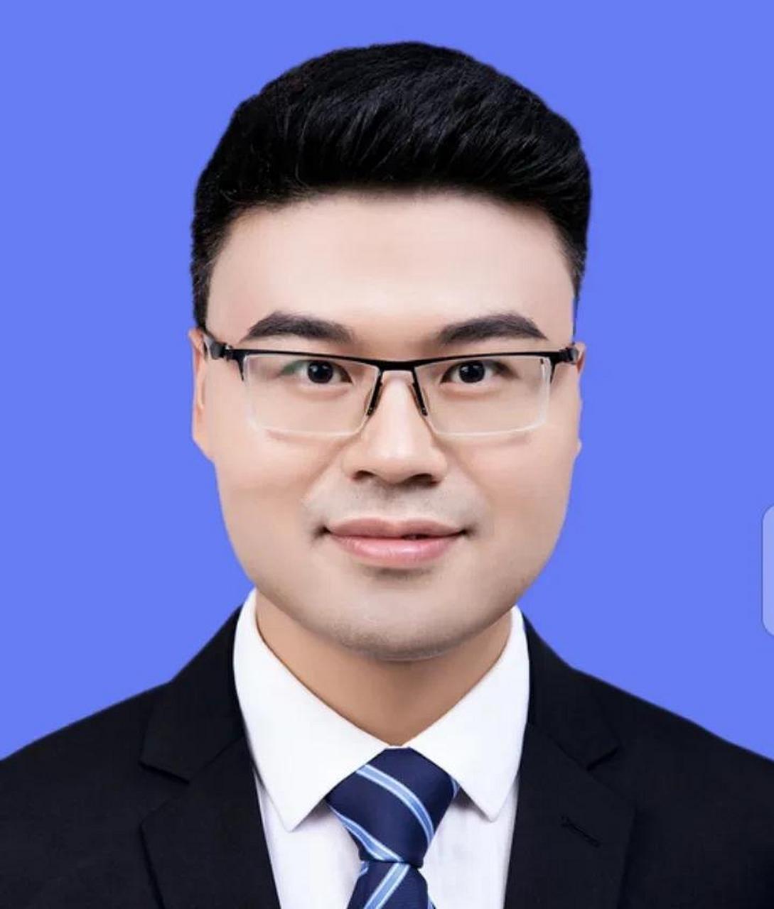 32岁时任职全国最年轻的县长之一 谢淘,男,汉族,198