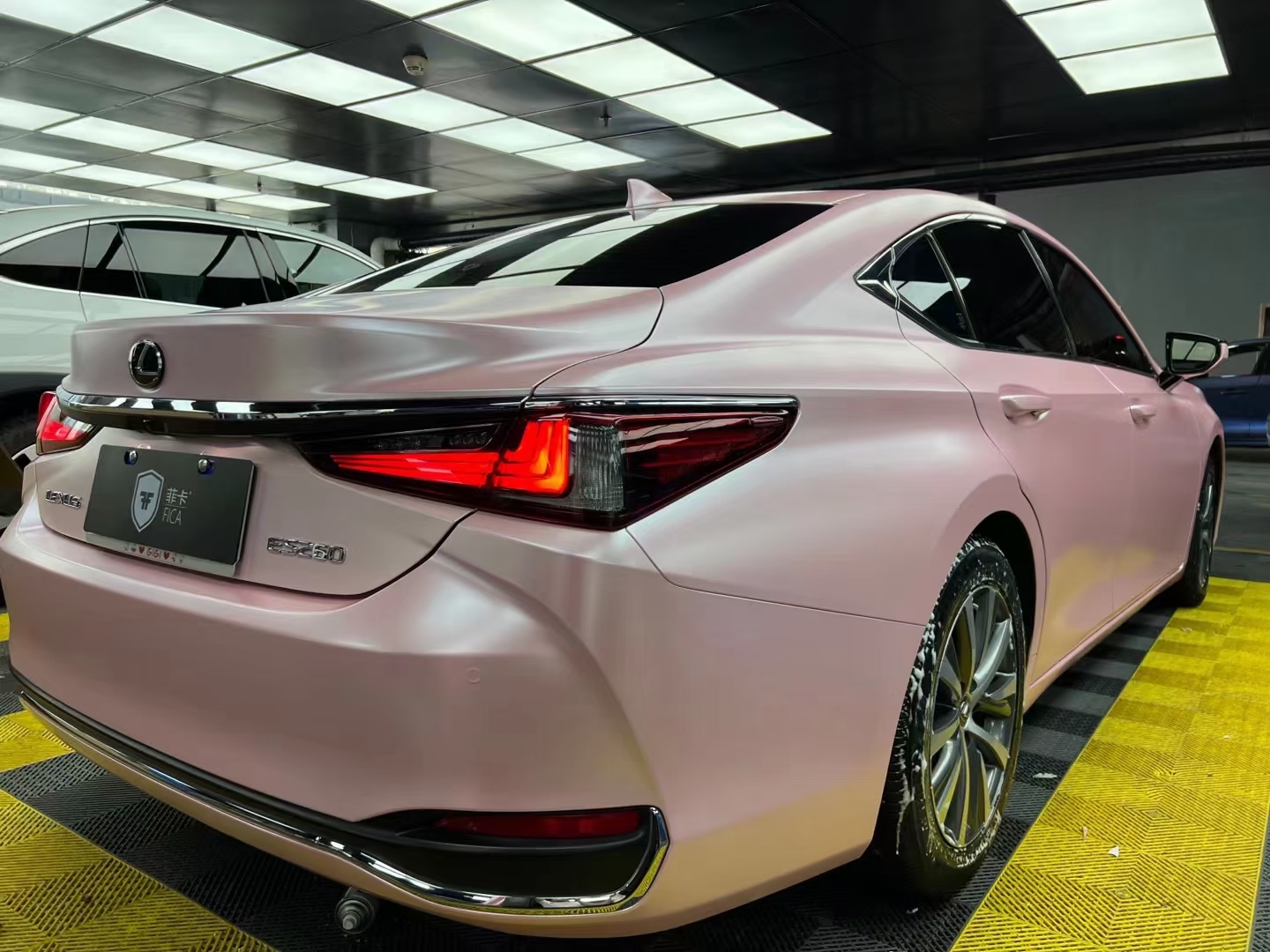 雷克萨斯菲卡改色膜电光樱花粉