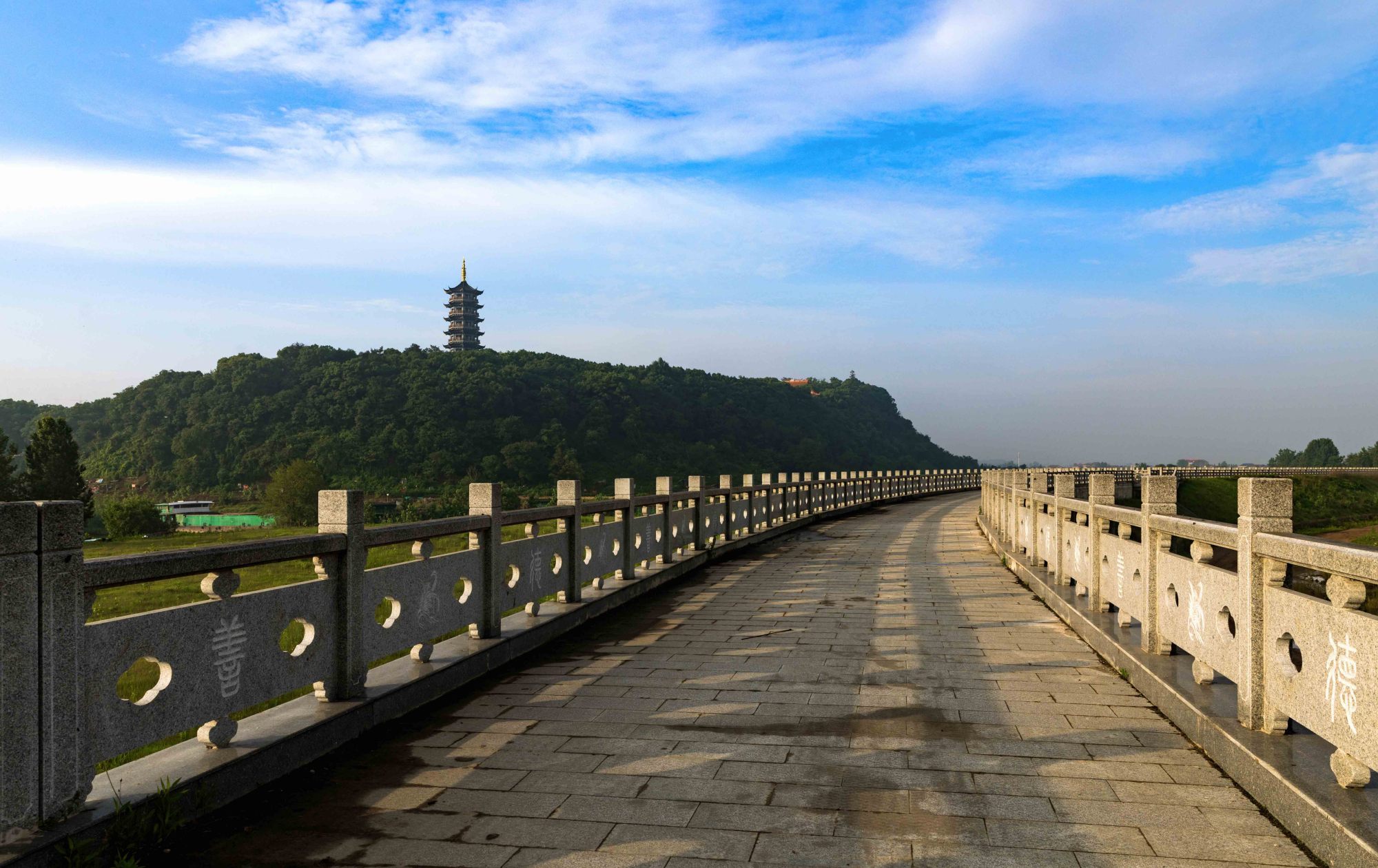 常德十景之一德山孤峰岭的孤峰塔,霞江交辉相应更显壮观之魅