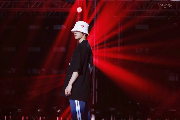 616真心夜彩排花絮图释出 张哲瀚将上演《永不失联的爱》《环绕》两首