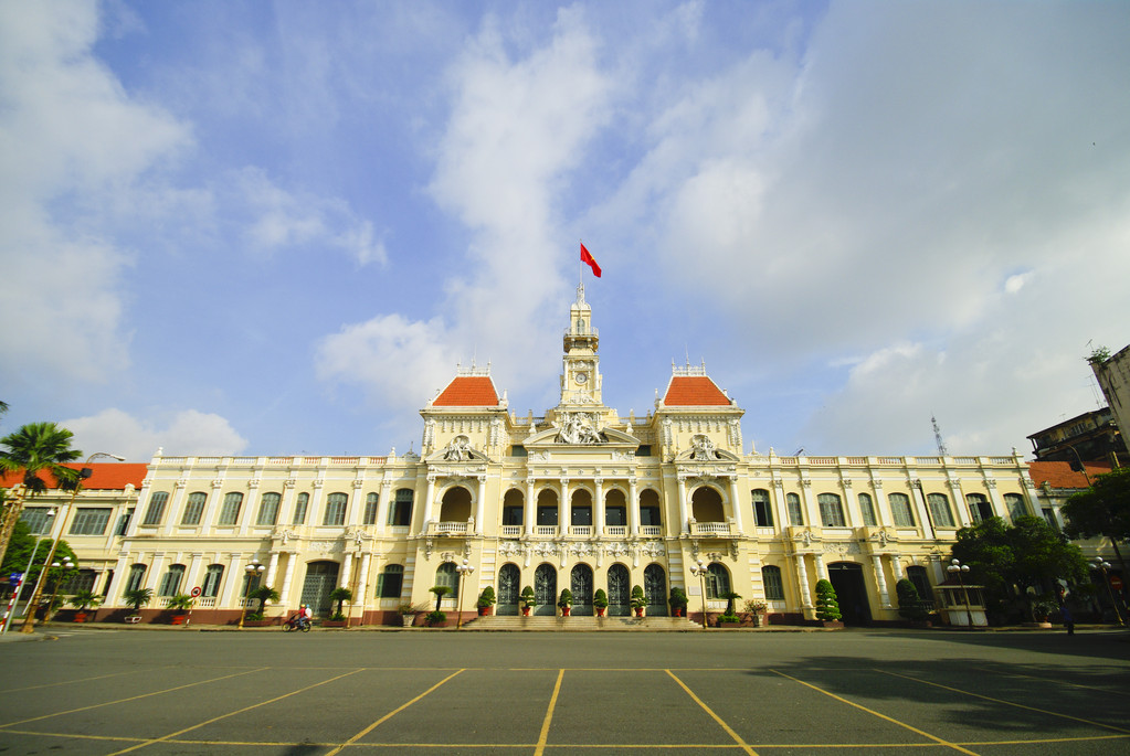肯尼迪刚被刺身亡,约翰逊马上要对越南采取行动,可见其野心勃勃