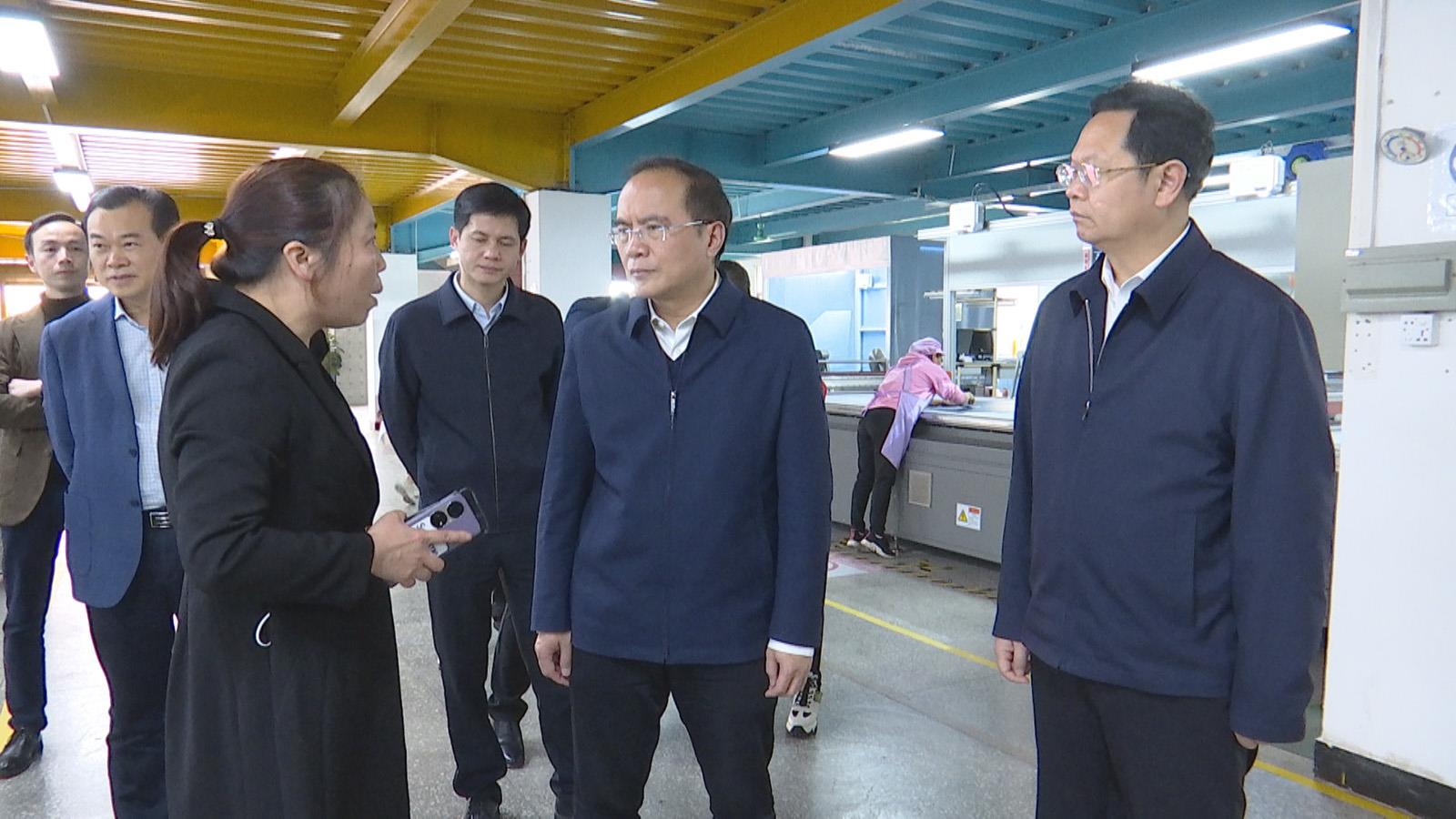 杜中华来蓝调研五好园区创建工作