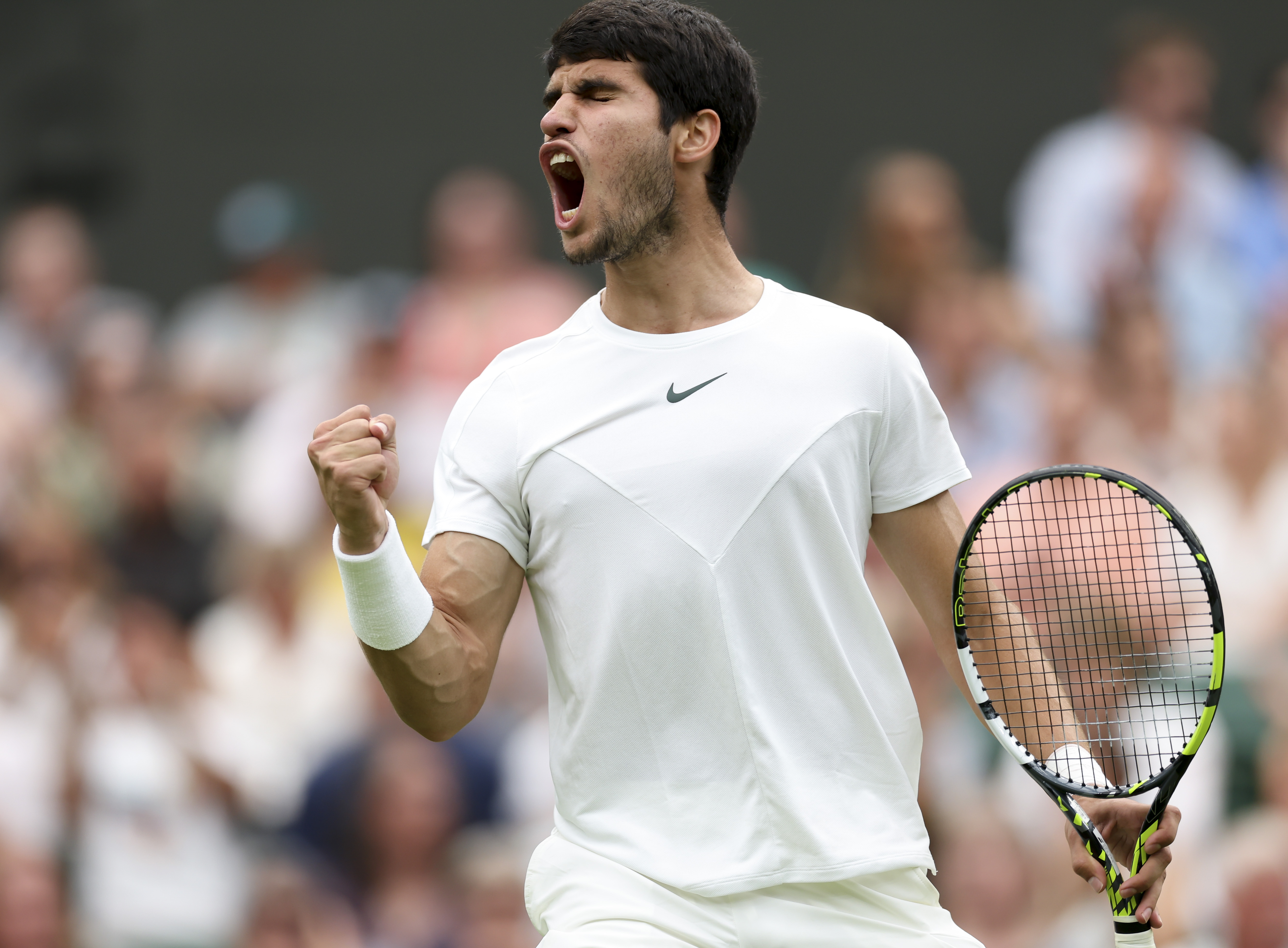 网球——温网:阿尔卡拉斯男单晋级