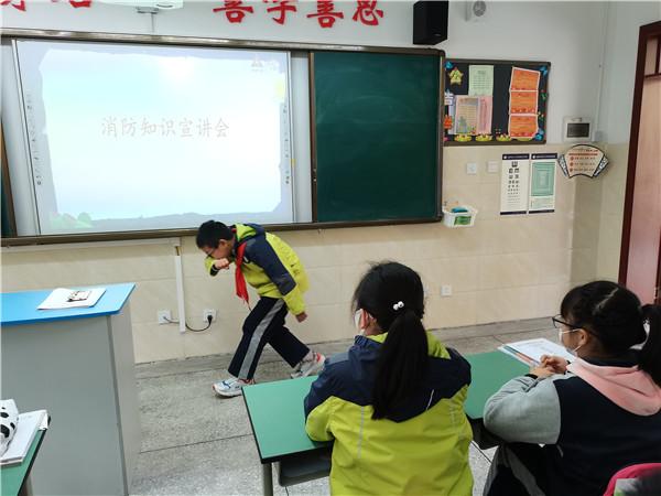 成都双水小学开展消防演练,守护平安校园