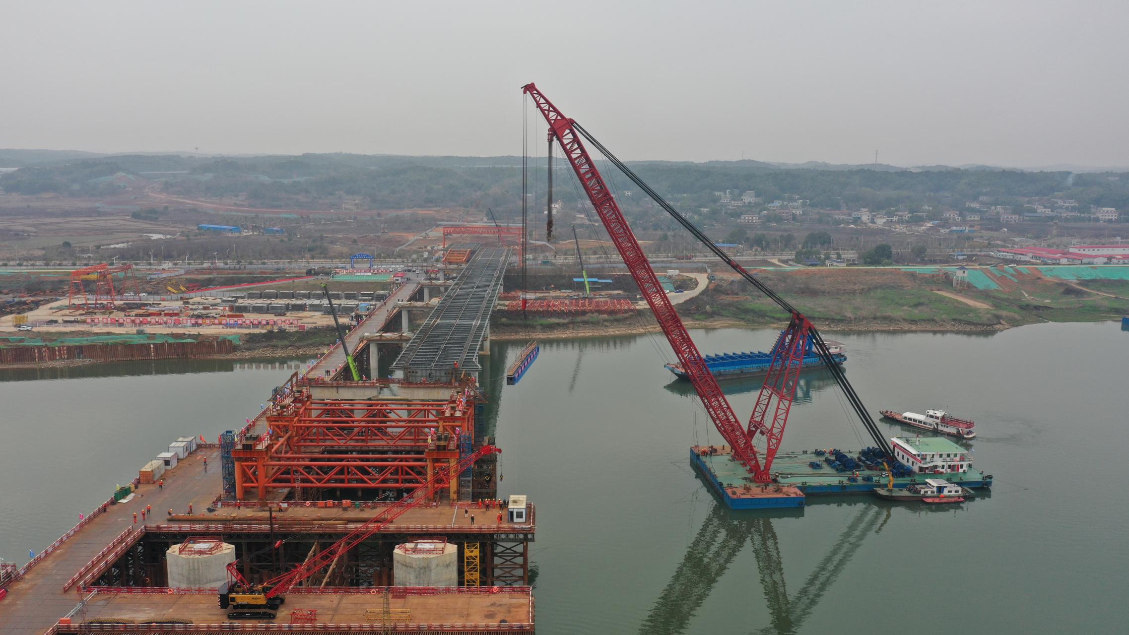 首件吊装成功!暮坪湘江特大桥主桥施工进入新阶段