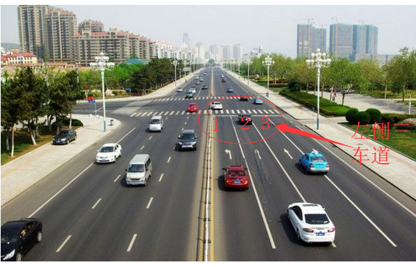导航说走右侧三车道什么意思?