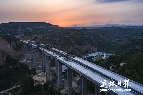 运三高速连接线盘南涧特大桥成功合龙