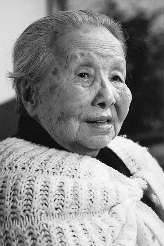 怀念中国现当代文化名人眼中的冰心有了爱便有了一切