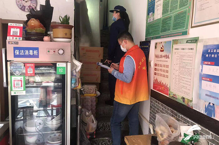 威海高区:"手把手"指导网格员精准开展消防隐患排查