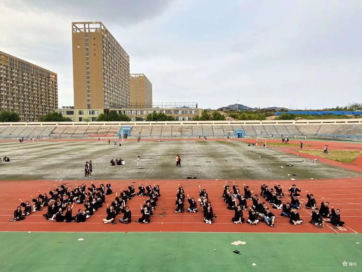 毕业了同学们江湖路远我们有缘再见