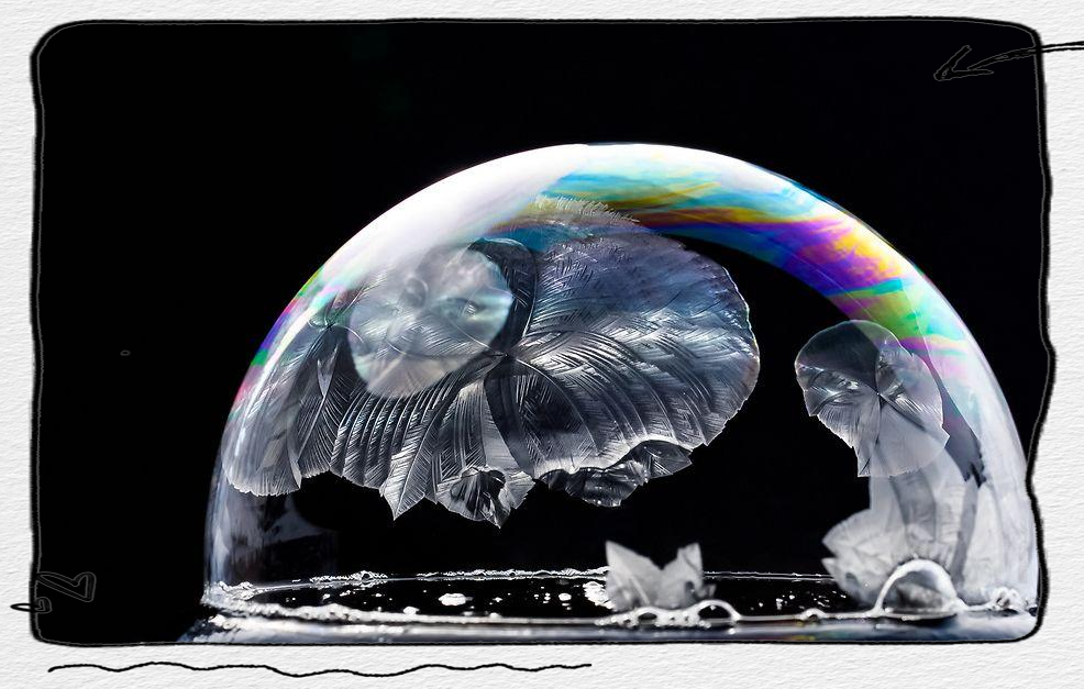 冰雪中的泡沫世界,展现大自然独特的魔法之美