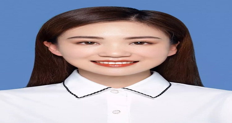 女生拍蓝底照片穿什么颜色衣服