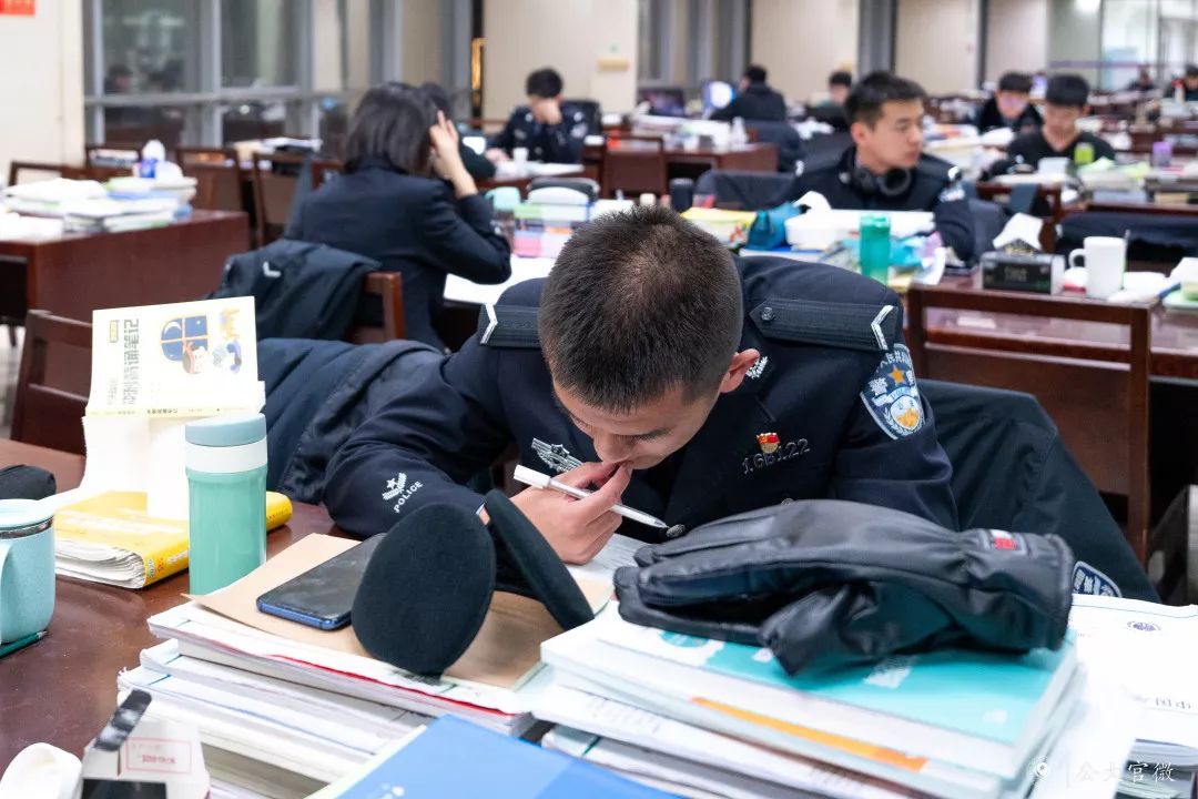 辅警面试第二期:工资不高,又要加班你如何看待?