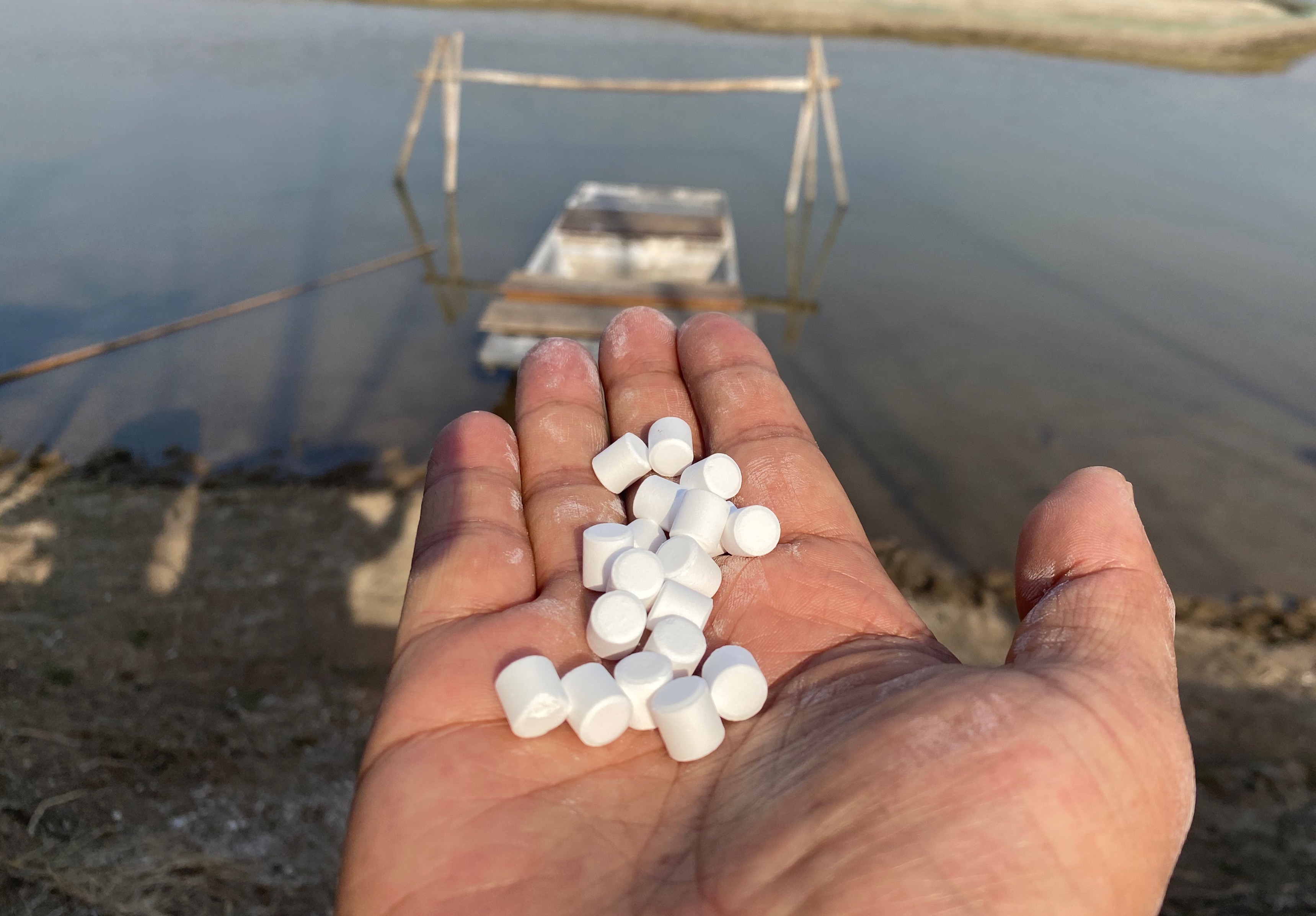 固体过氧化氢鱼虾蟹水产养殖应用反馈效果是非常好的