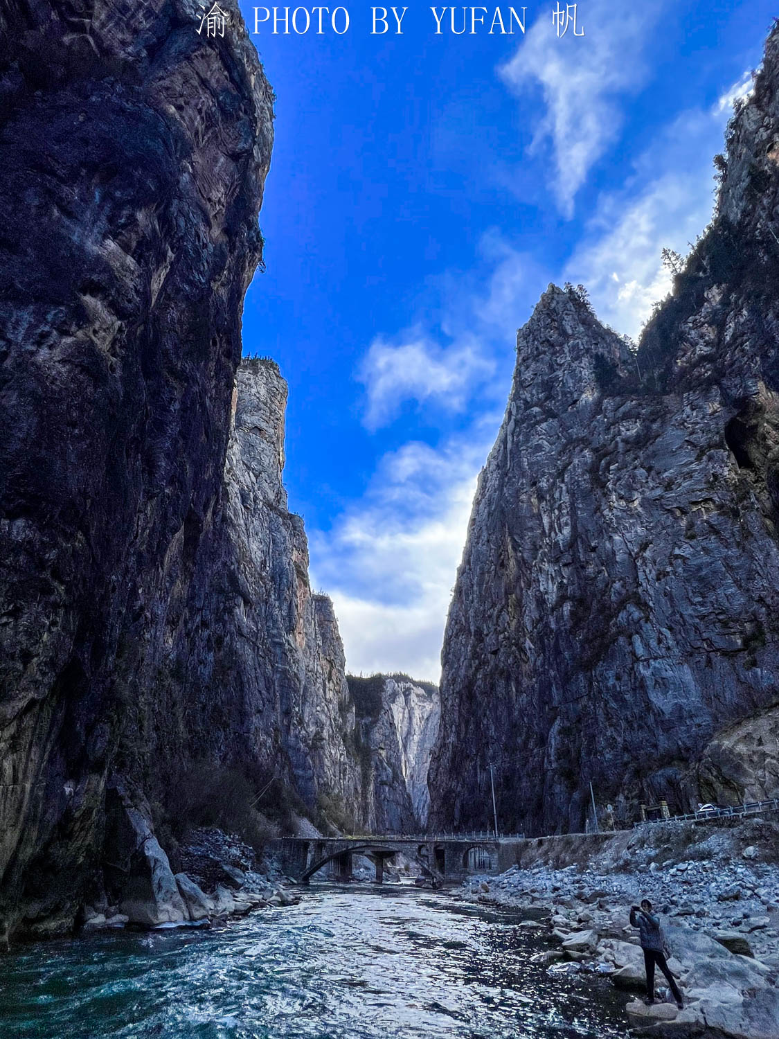 藏在西藏大山里的吉荣大峡谷,两边都是4000米高山,比三峡还险