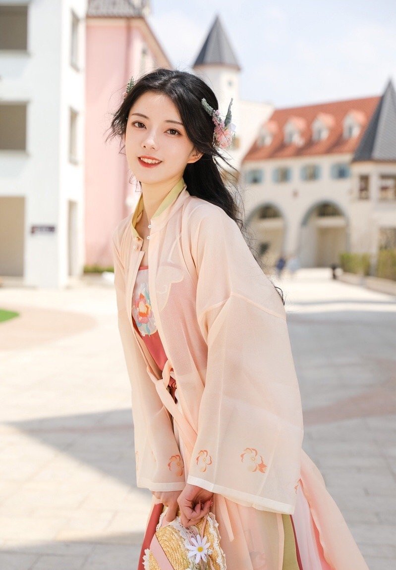 把汉服安排上!优雅又高级,回头率十足