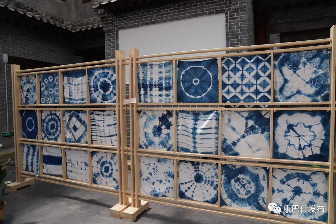 等开园时,带着家人和孩子,一起到康镇研学工作坊去体验一下扎染吧,一