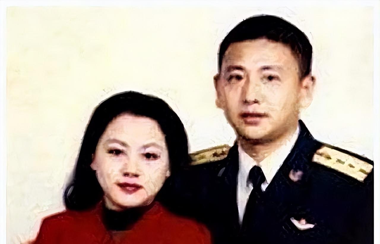 烈士王伟牺牲22年,妻子至今未改嫁,儿子继承遗志成海军军官!