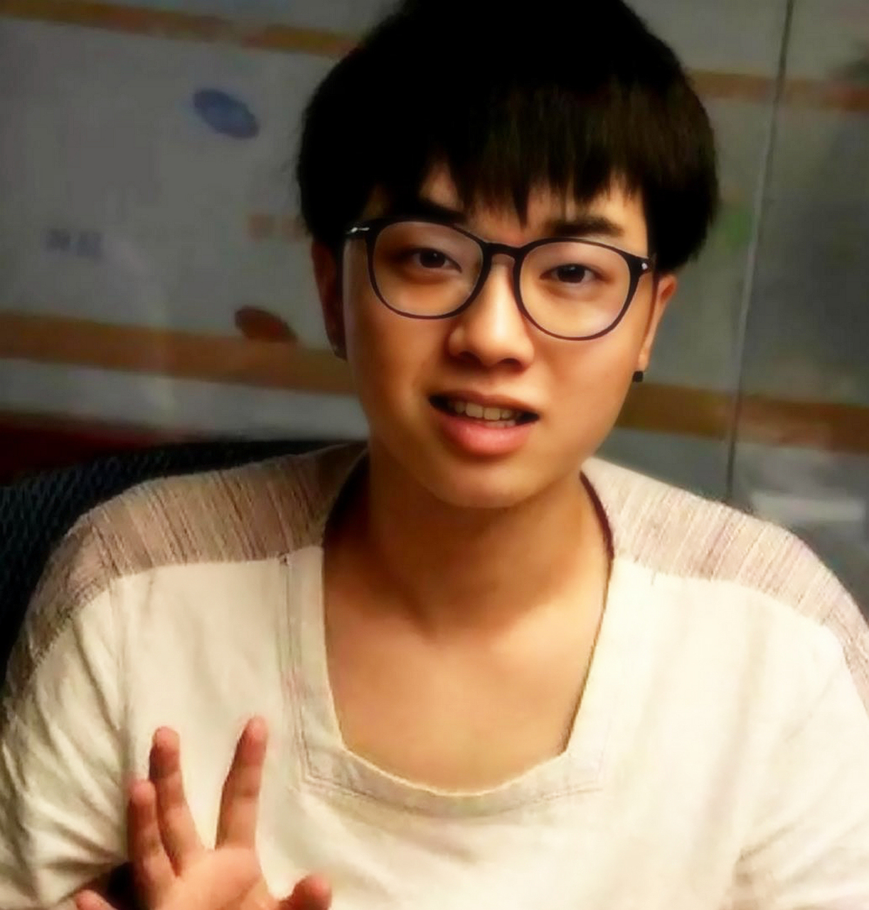 出道10年,华晨宇无论是事业还是爱情,都发生了翻天覆地的变化,尤其是